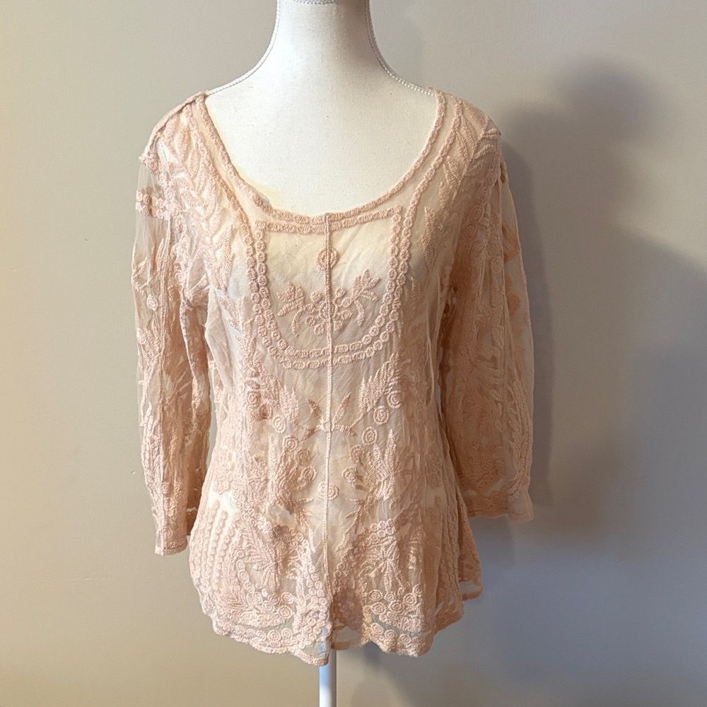 Ultra Pink Nude Floral Sheer Lace 3/4 Sleeve Top. Size Medium